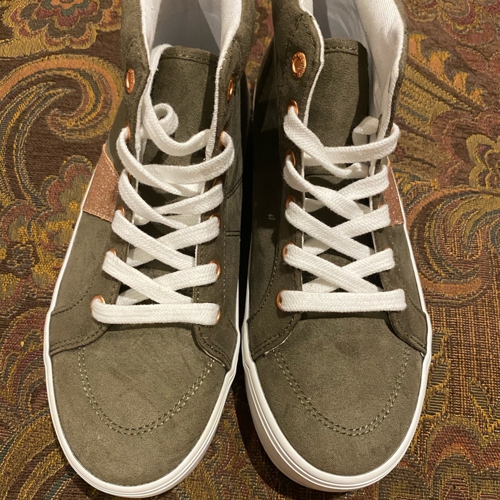 🔥 NWT kids Old Navy Canvas Sneakers